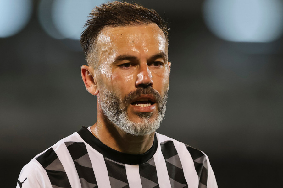 NATHO SE OGLASIO, PA RASPAMETIO GROBARE: Izraelac objavio novu fotku - mnogi se pitaju ŠTA ON TAMO RADI? (FOTO)